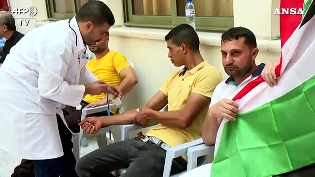 Anche i palestinesi in soccorso di Beirut: in fila per donare il sangue