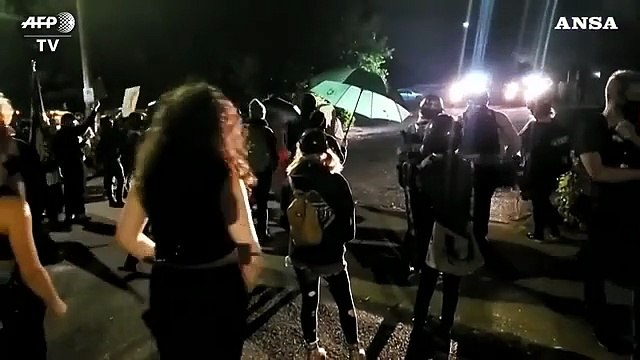 Usa, continuano le proteste a Portland: manifestante pro Trump ucciso