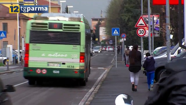 PICCHIA LA MOGLIE E POI SI LANCIA DALLA FINESTRA PER SFUGGIRE ALLA POLIZIA | PICCHIA LA MOGLIE E POI SI LANCIA DALLA FINESTRA PER SFUGGIRE ALLA POLIZIA