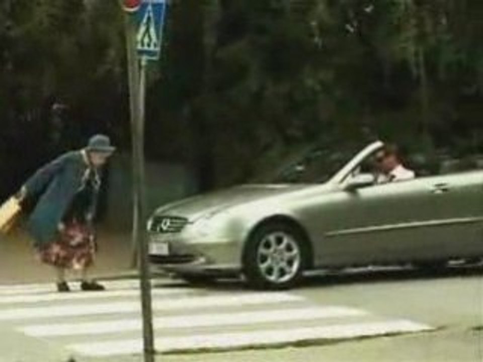 Faut pas klaxoner les vieux !