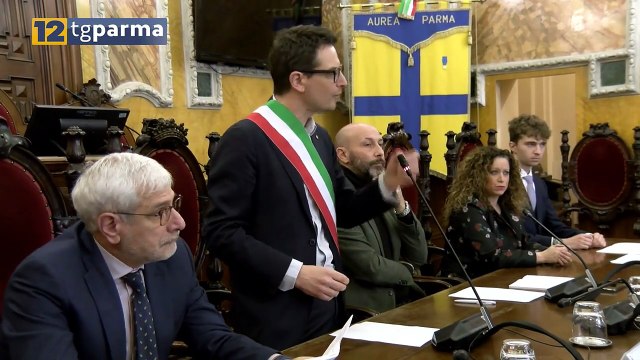 IN MUNICIPIO LA CONSEGNA DELLA COSTITUZIONE AGLI STUDENTI NEO MAGGIORENNI | IN MUNICIPIO LA CONSEGNA DELLA COSTITUZIONE AGLI STUDENTI NEO MAGGIORENNI