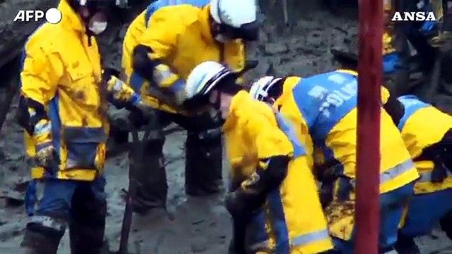 Giappone, ad Atami piogge continue rallentano i soccorsi
