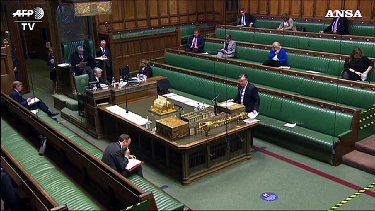 Coronavirus, il governo britannico ammette l'errore nei conteggi