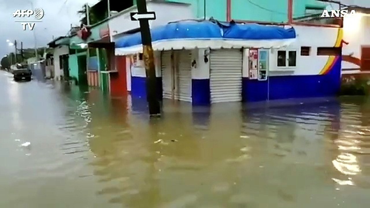 Messico, le devastazioni dell'uragano Delta