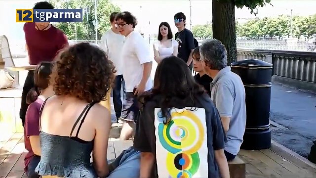 LICEO ROMAGNOSI, INAUGURATO IL PARKLET DAVANTI ALLA SCUOLA | LICEO ROMAGNOSI, INAUGURATO IL PARKLET DAVANTI ALLA SCUOLA