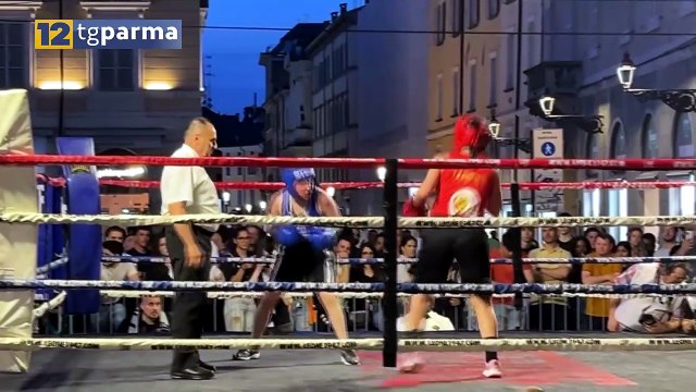 MEMORIAL MAURO AZZALI, LO SPETTACOLO DELLA BOXE IN PIAZZA GARIBALDI | MEMORIAL MAURO AZZALI, LO SPETTACOLO DELLA BOXE IN PIAZZA GARIBALDI