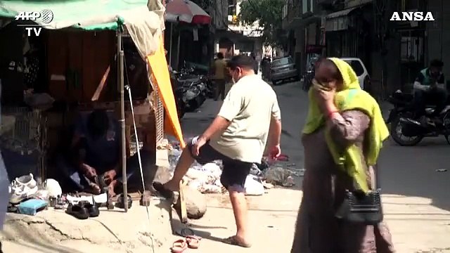 Azerbaigian, violato il cessate il fuoco: i soccorritori cercano tra le macerie dopo i bombardamenti della notte