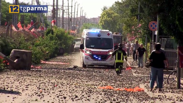 TEMPESTA DI SASSI AL BAR TOSCANA: CLIENTI SALVI PER MIRACOLO | TEMPESTA DI SASSI AL BAR TOSCANA: CLIENTI SALVI PER MIRACOLO