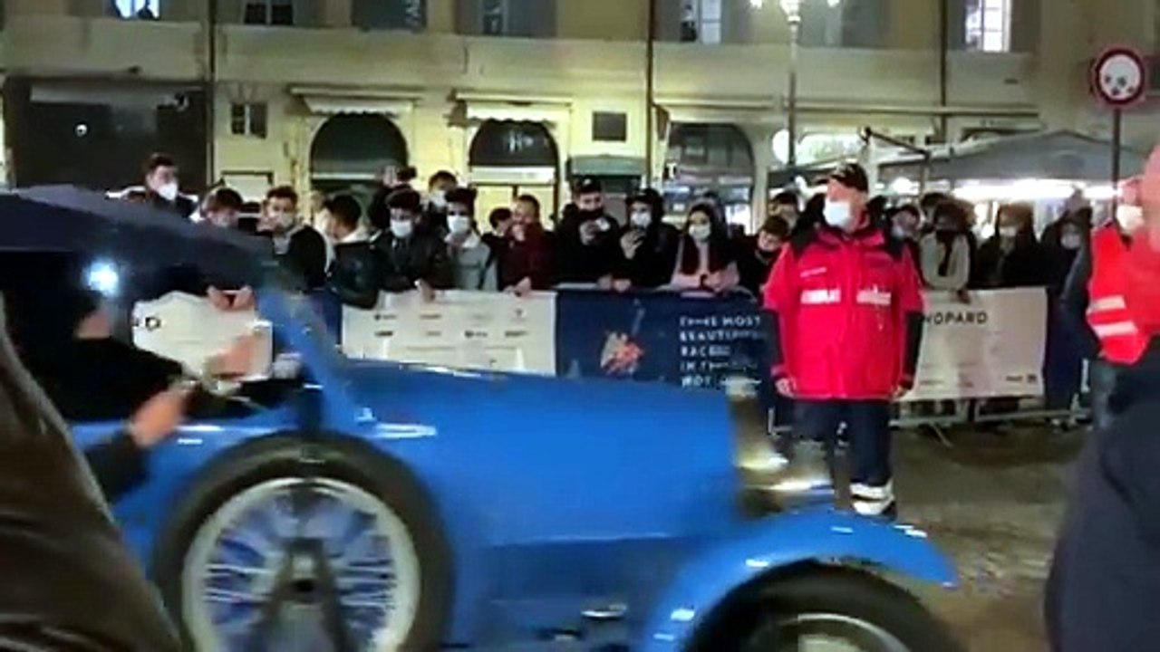 Mille miglia sta passando in piazza