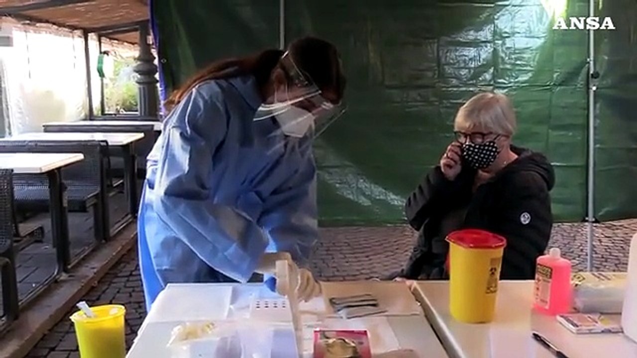 Covid, Roma: neolaureata volontaria per effettuare i test rapidi