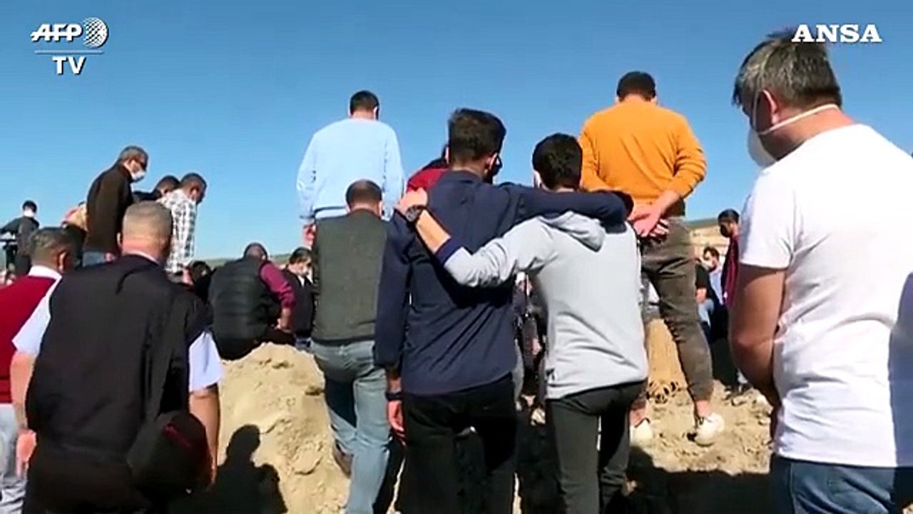Terremoto nell'Egeo, mini-tsunami e crolli a Smirne