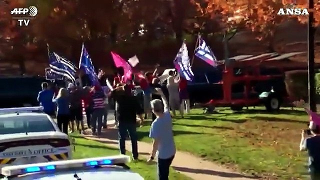 Trump lascia il campo da golf in Virginia e torna alla Casa Bianca