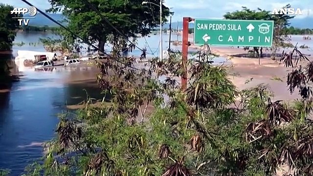 Inondazioni in Honduras per l'uragano Eta, abitanti costretti a lasciare le case