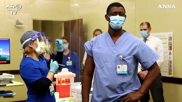 Covid, vaccini Pfizer per 30 operatori sanitari in un ospedale in Connecticut