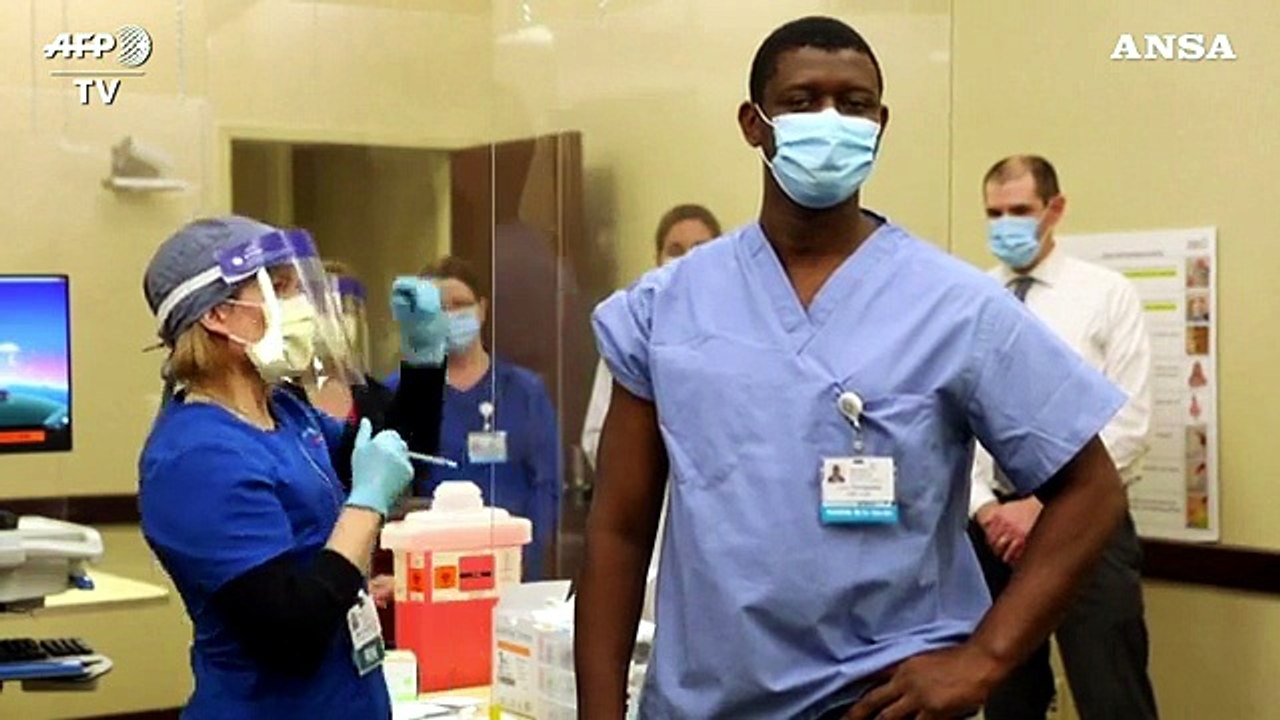 Covid, vaccini Pfizer per 30 operatori sanitari in un ospedale in Connecticut
