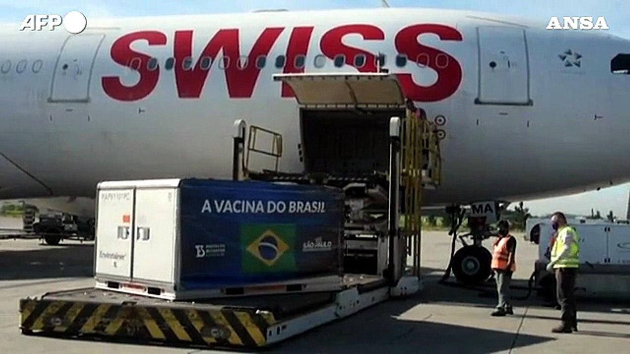 Covid, due milioni di vaccini cinesi all'aeroporto di San Paolo