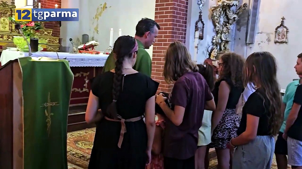 A PIANTONIA LA TRADIZIONE DELLA BENEDIZIONE DEL FILO ROSSO | A PIANTONIA LA TRADIZIONE DELLA BENEDIZIONE DEL FILO ROSSO