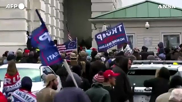 Washington, la polizia usa gas lacrimogeni per disperdere i manifestanti