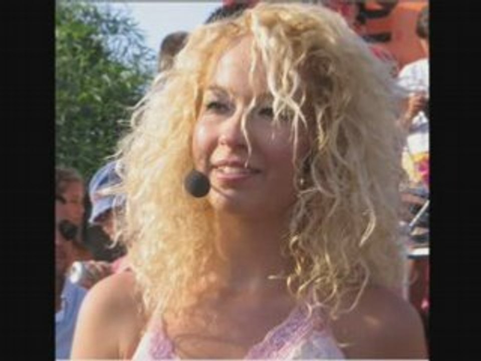 Grup Hepsi-Gülçin Ergül Müziklerden sirf onun sesi