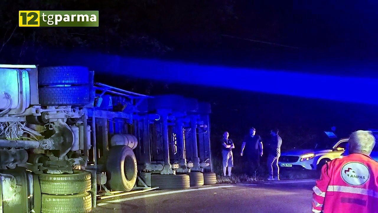 CAMION RIBALTATO VICINO A SOLIGNANO, UN FERITO DI MEDIA GRAVITÀ | CAMION RIBALTATO VICINO A SOLIGNANO, UN FERITO DI MEDIA GRAVITÀ