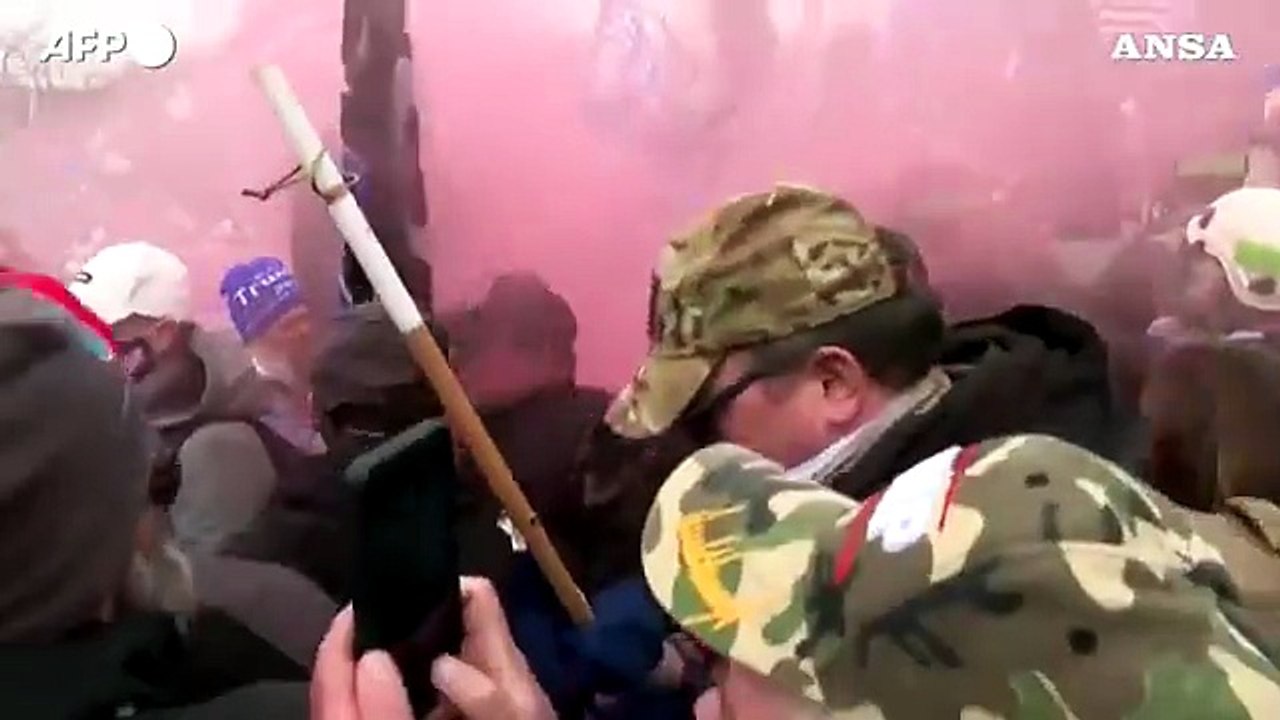 Usa: assalto al Congresso, morto un agente