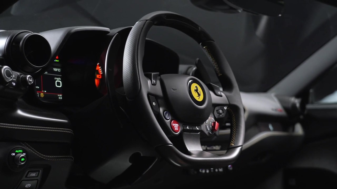 Premiere bei Ferrari - Innovative Lichtsignatur und maßgeschneiderte Proportionen des HC25