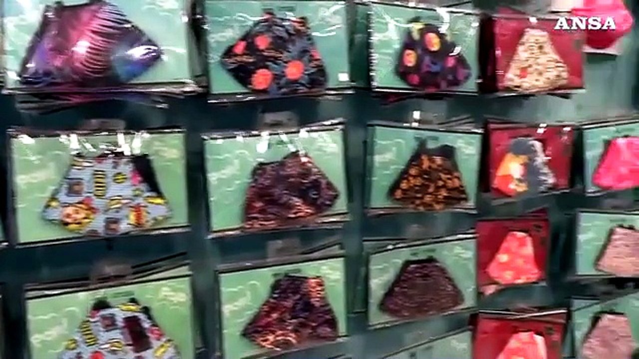 Natale, la mascherina personalizzata diventa un'idea regalo