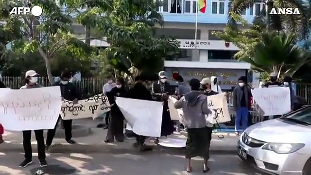 Myanmar, continuano le manifestazioni contro il colpo di Stato