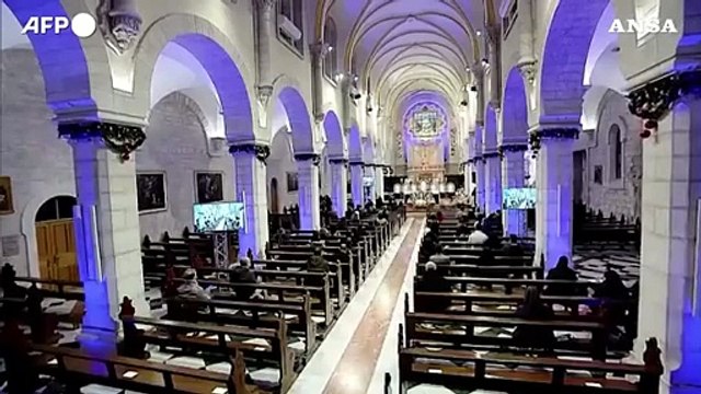 Natale, La messa di mezzanotte nella chiesa della nativita' di Betlemme