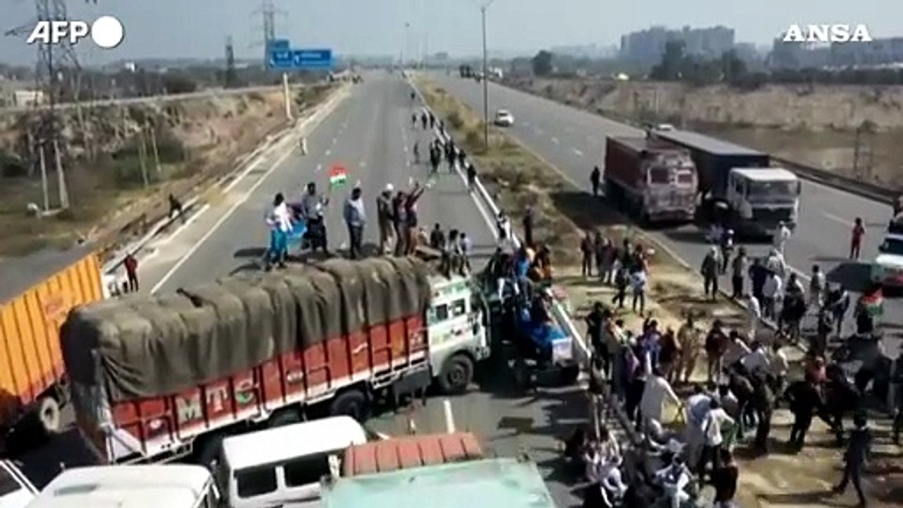 India, migliaia di persone in protesta contro le nuove riforme agricole
