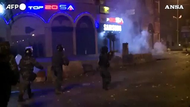 Libano, scontri tra manifestanti e polizia per il lockdwon