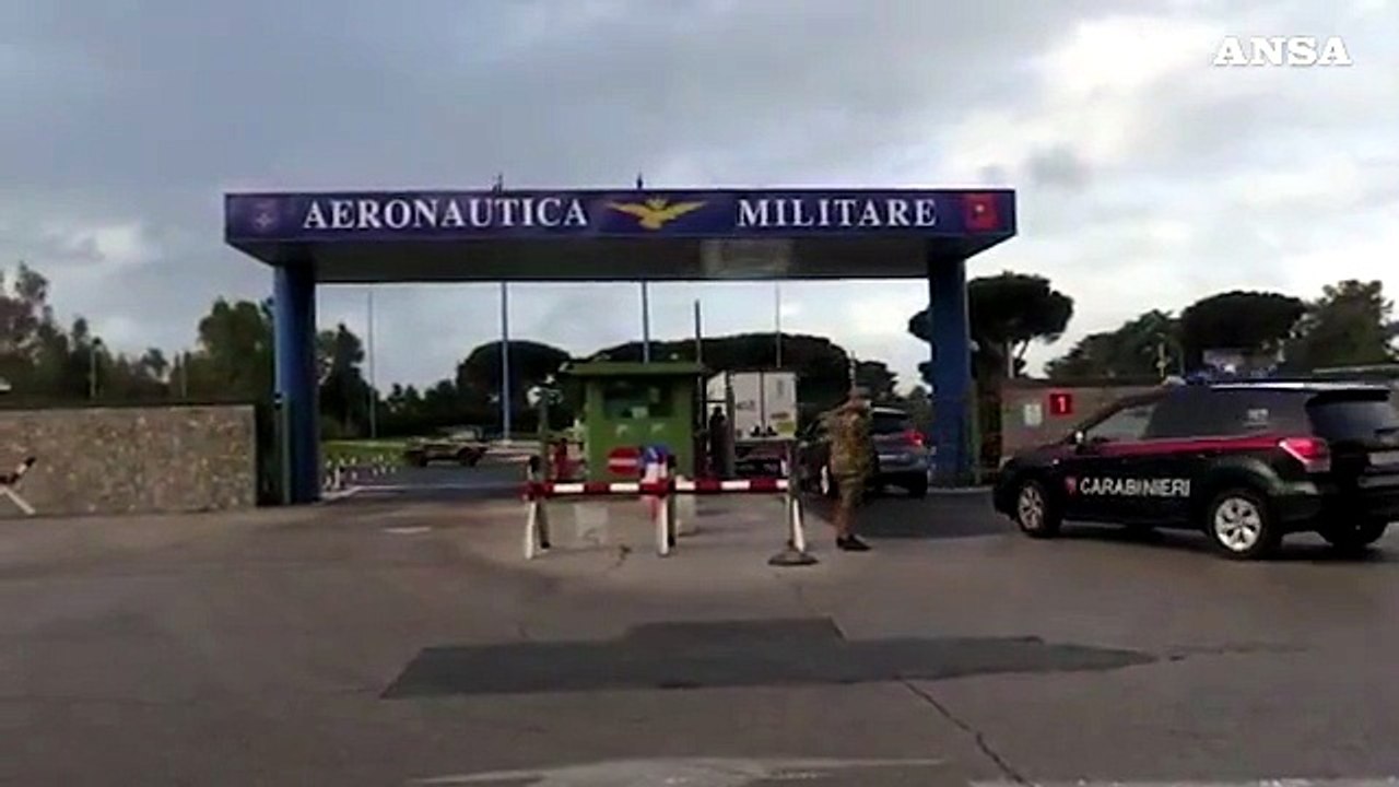 Covid, vaccino: consegnate le prime dosi Moderna a Pratica di Mare