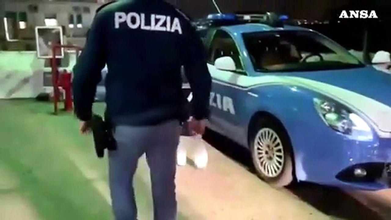Napoli, il regalo della polizia al piccolo Davide