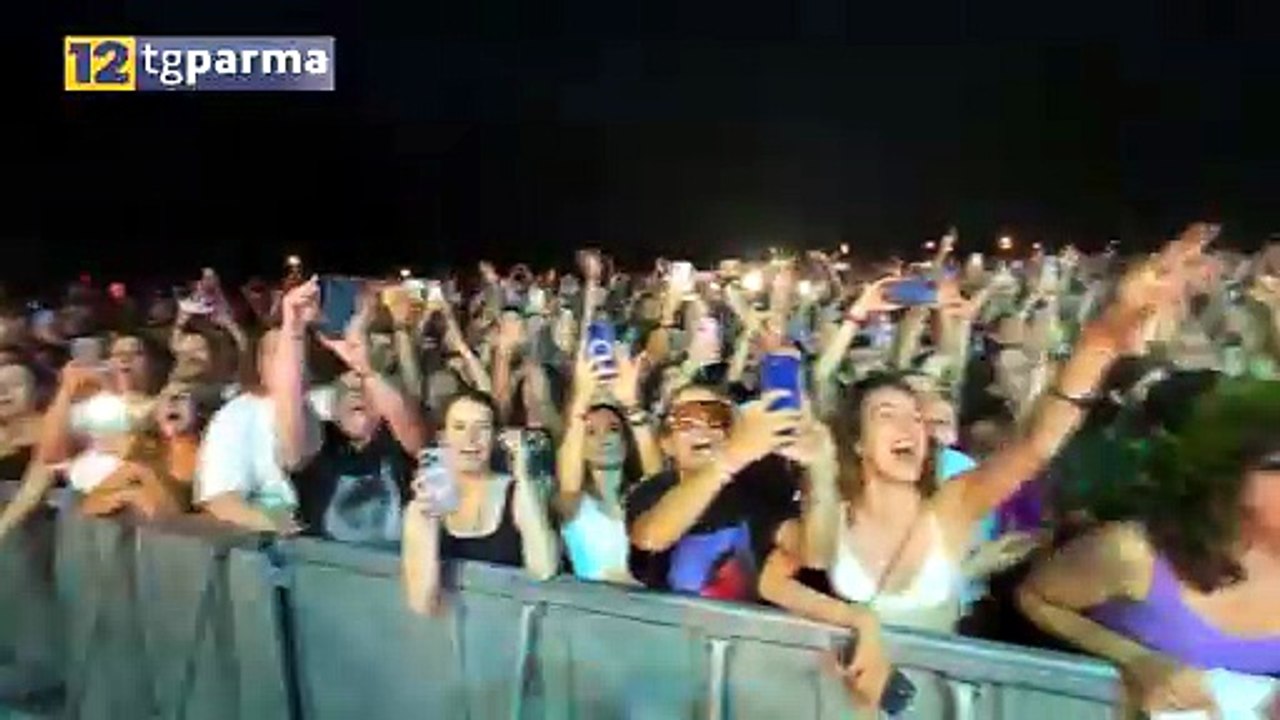 SUMMERTIME, EMMA INFIAMMA IL PUBBLICO AL PARCO DUCALE | SUMMERTIME, EMMA INFIAMMA IL PUBBLICO AL PARCO DUCALE