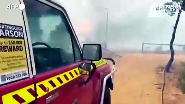 Australia, i Vigili del fuoco combattono gli incendi a Perth