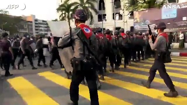 Myanmar, continuano le proteste contro il golpe militare