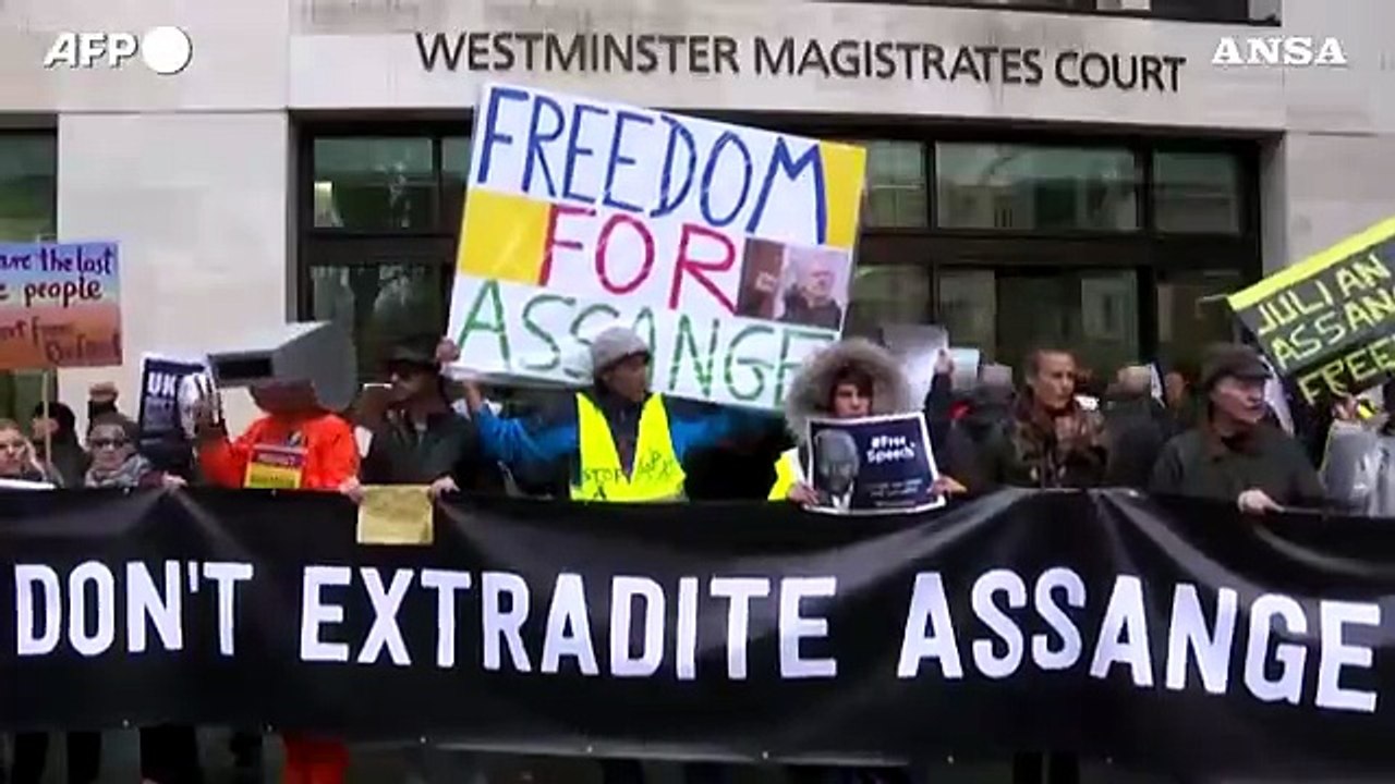 Assange resta in carcere, negata la liberta' su cauzione