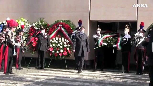 Funerali di Stato per Attanasio e Iacovacci, picchetto d'onore all'uscita delle bare