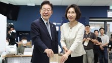 이 대통령, 청와대 인근서 사전투표..."반만 찍혀도 괜찮나" / YTN