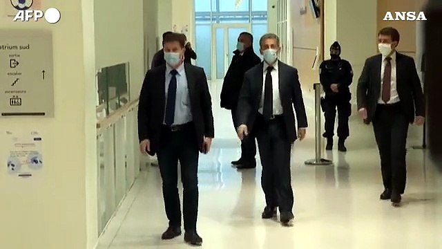 Francia, Sarkozy condannato a 3 anni per corruzione di un giudice
