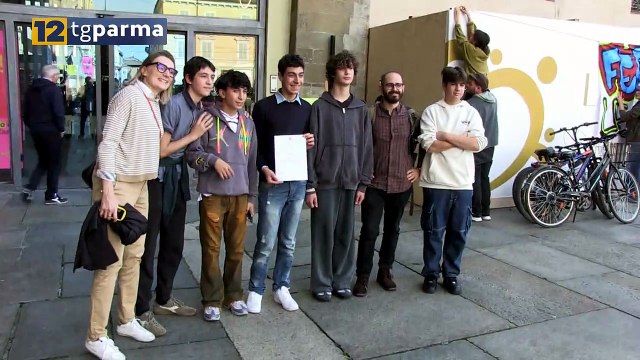 EMOZIONE PER GLI STUDENTI CHE SONO USCITI DALLE MEDIE CON IL MASSIMO DEI VOTI | EMOZIONE PER GLI STUDENTI CHE SONO USCITI DALLE MEDIE CON IL MASSIMO DEI VOTI
