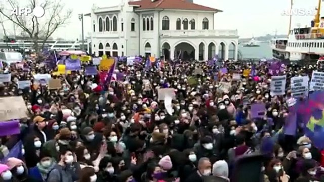 Turchia, le manifestazioni dopo il ritiro dal trattato a tutela delle donne