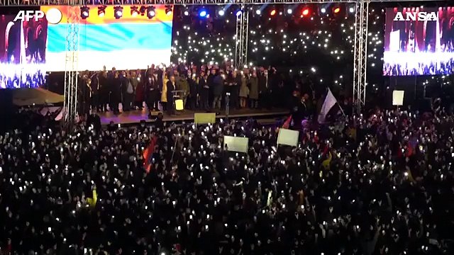 Armenia, circa 20 mila persone in piazza per sostenere il premier Pashinyan