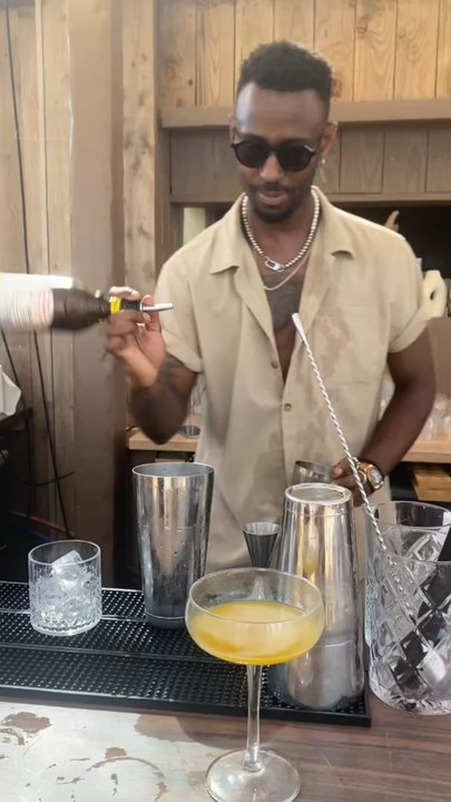 🍸