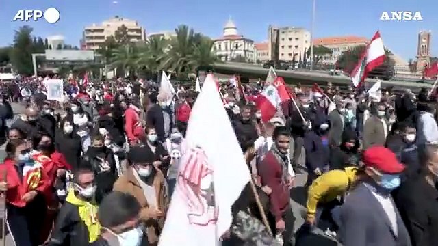 Libano, il partito comunista protesta contro la crisi politico-finanziaria