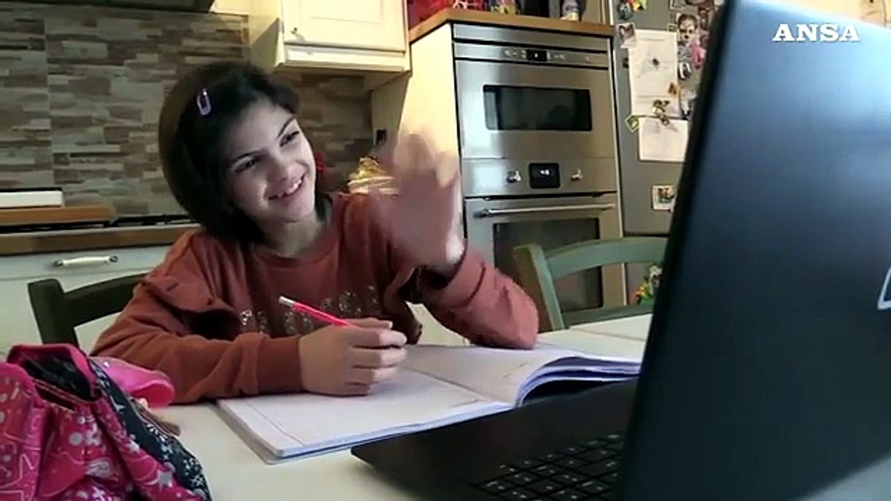 Dad, lo psicologo: "Quello che stanno facendo le scuole non basta"