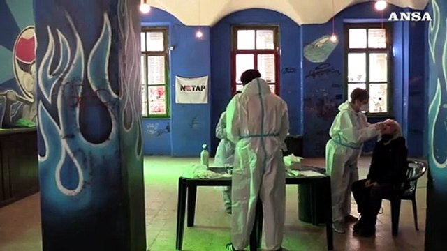 Covid, tamponi gratuiti per il quartiere nel centro sociale di Torino