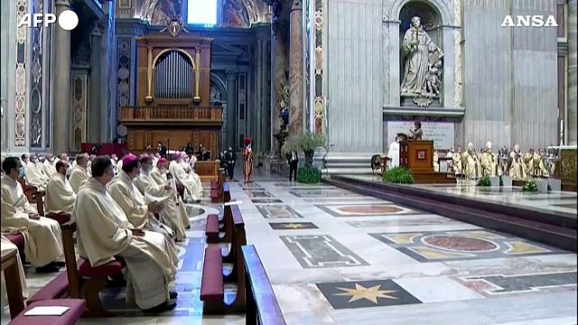 Papa Francesco celebra la Messa del Crisma per il Giovedi' Santo