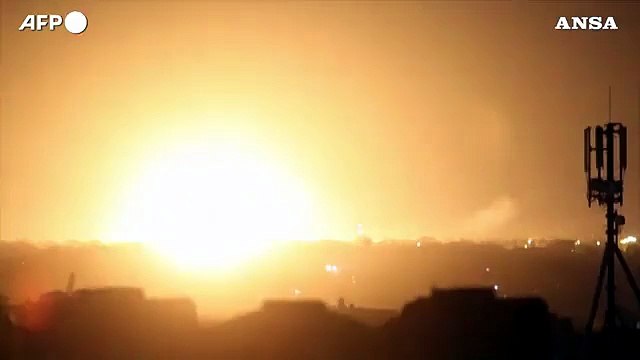 Gaza, le immagini attacchi aerei israeliani nella notte
