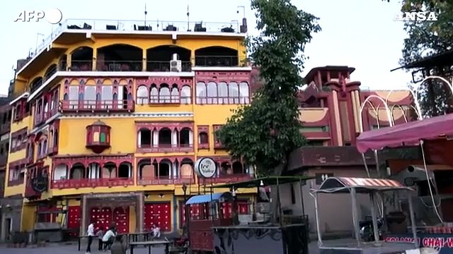 Covid, in Pakistan chiusi i ristoranti per l'aumento dei casi